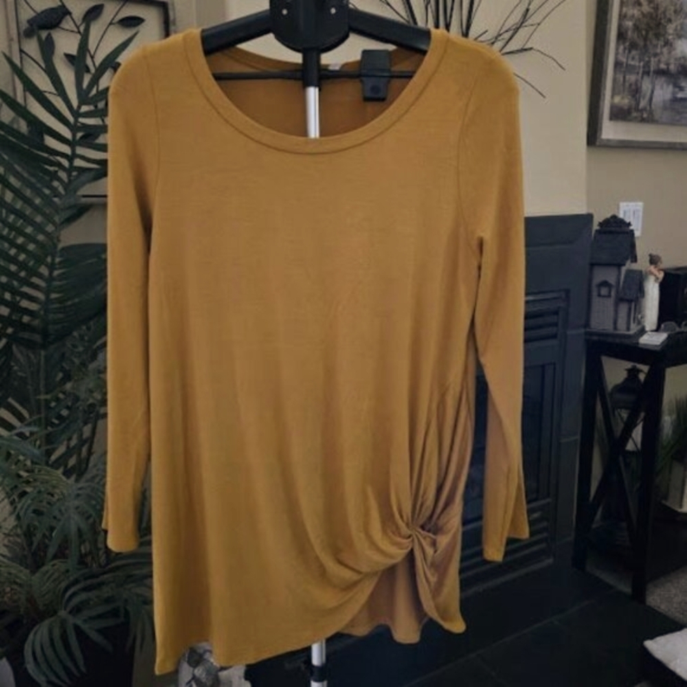 NWT Emerald sz large side knot mustard orange top